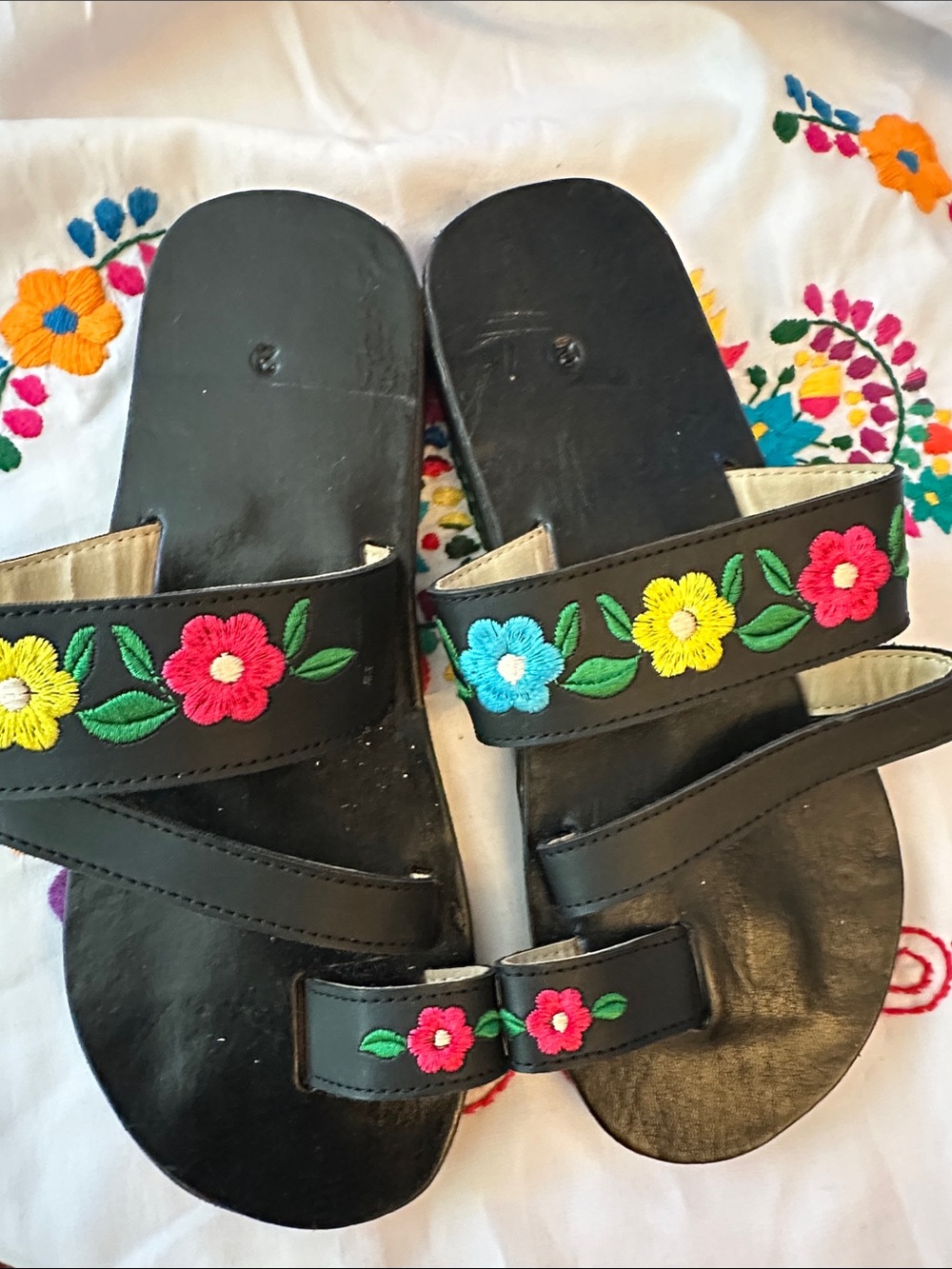 Size 5US Mexican sandals color black